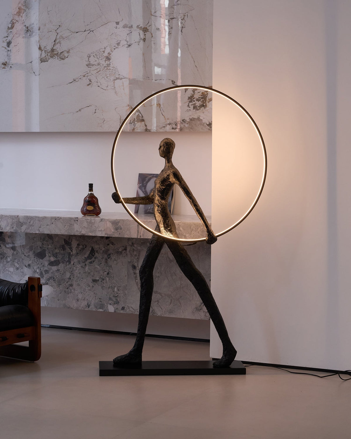 Cirarelia Lampadaire Sculpture LED Figure