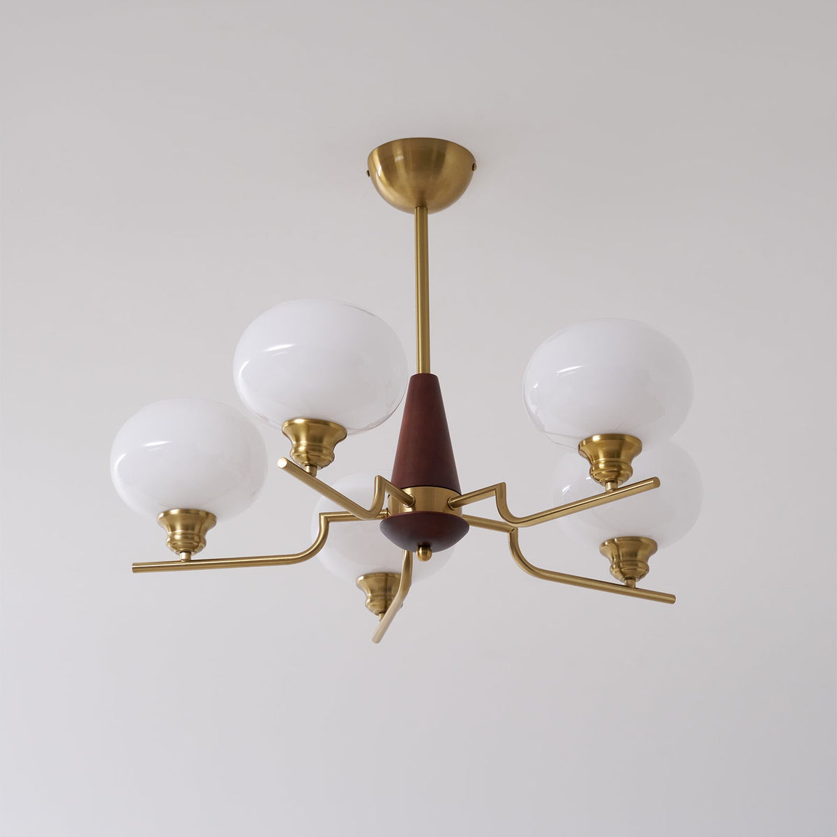 Eixor Lustre en Noyer avec Globes en Verre Opale-Cielum
