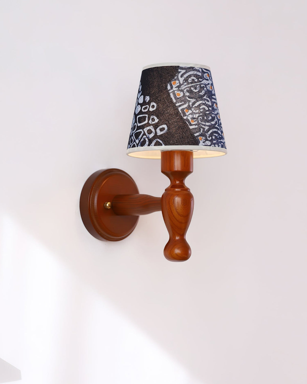 Orbel Mapleleaf Wooden Wall Lamp-Neutral Decor