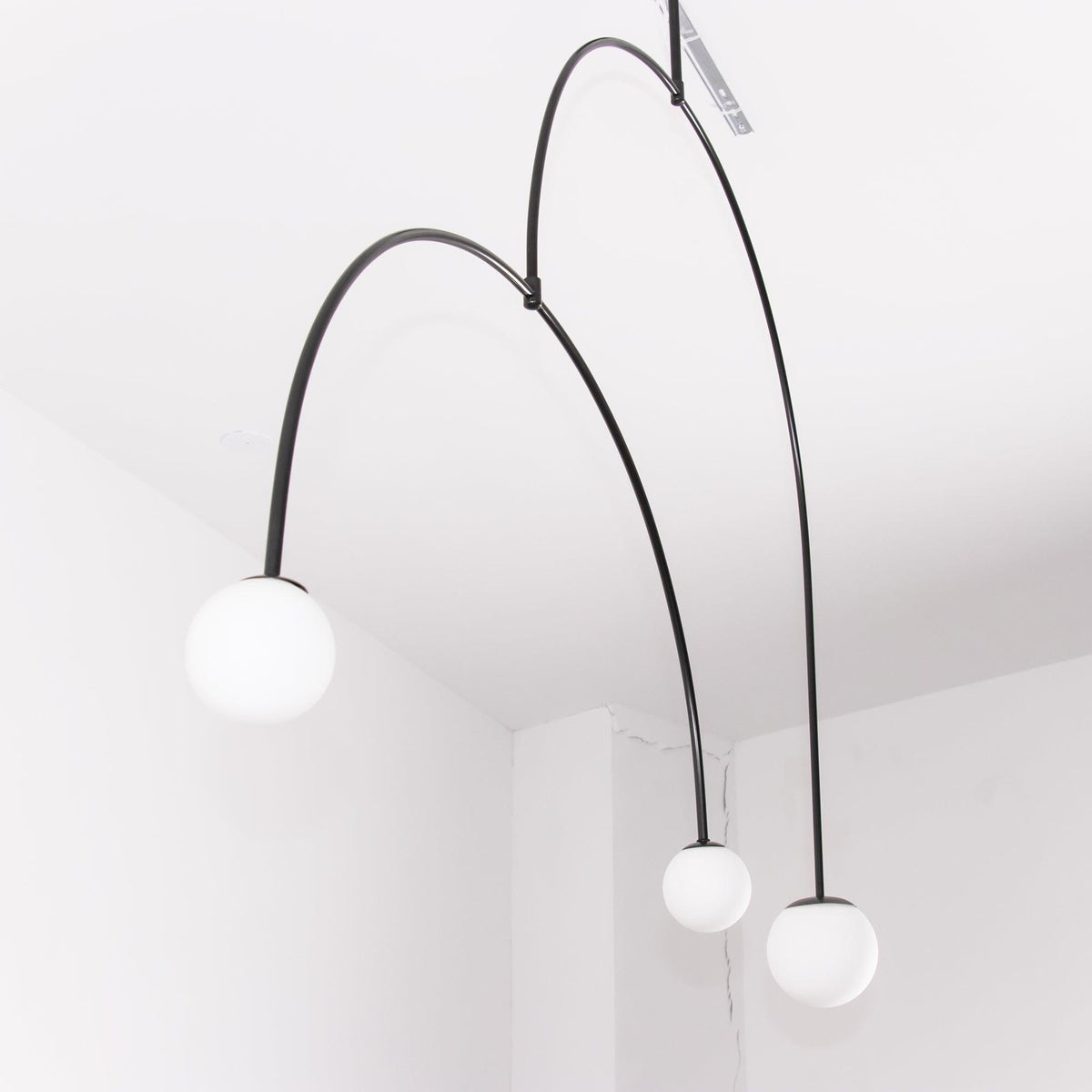 Erixy Lustre Mobile Noir Minimaliste-Cielum