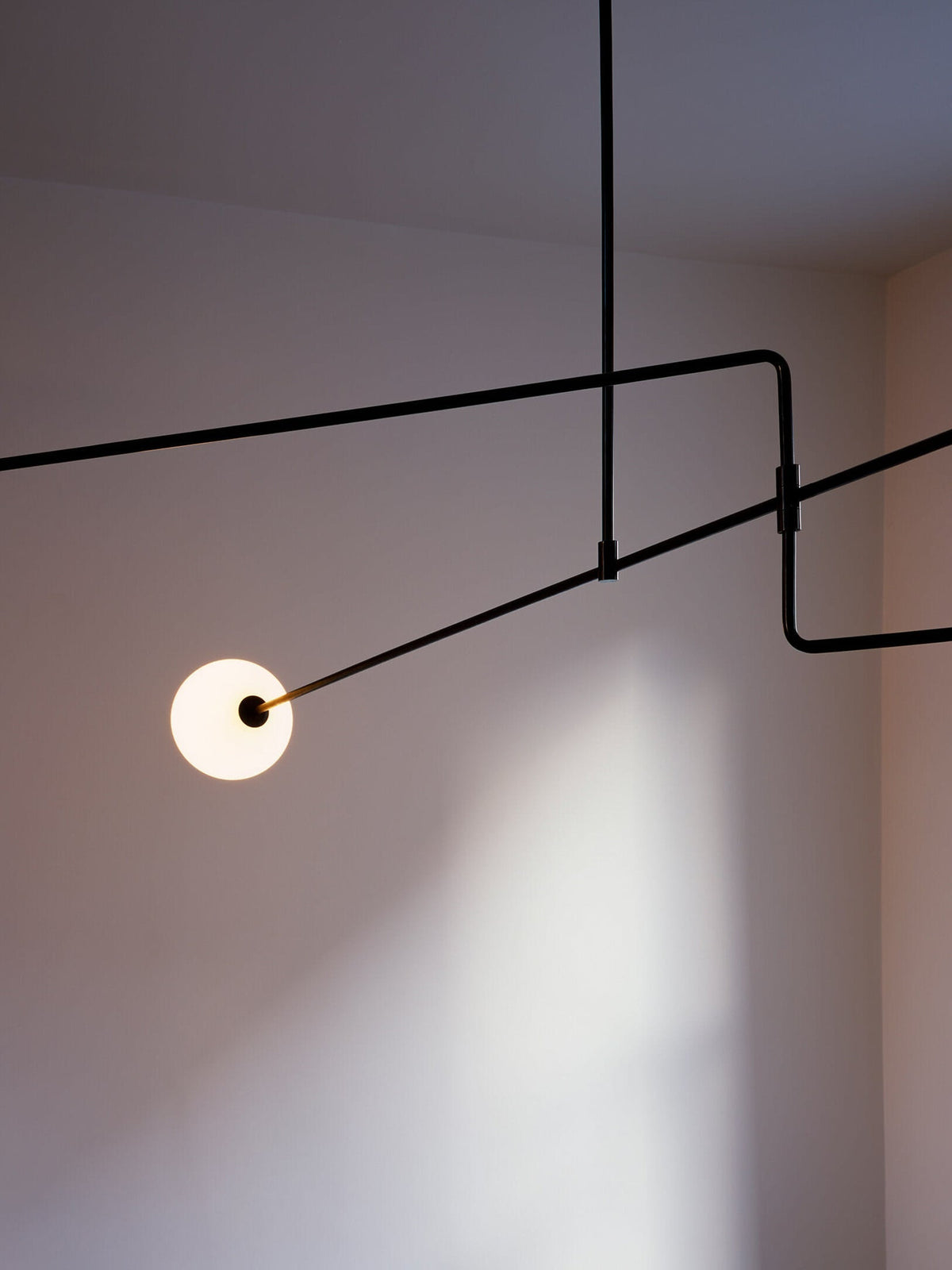 Erixy Lustre Mobile Noir Minimaliste-Cielum