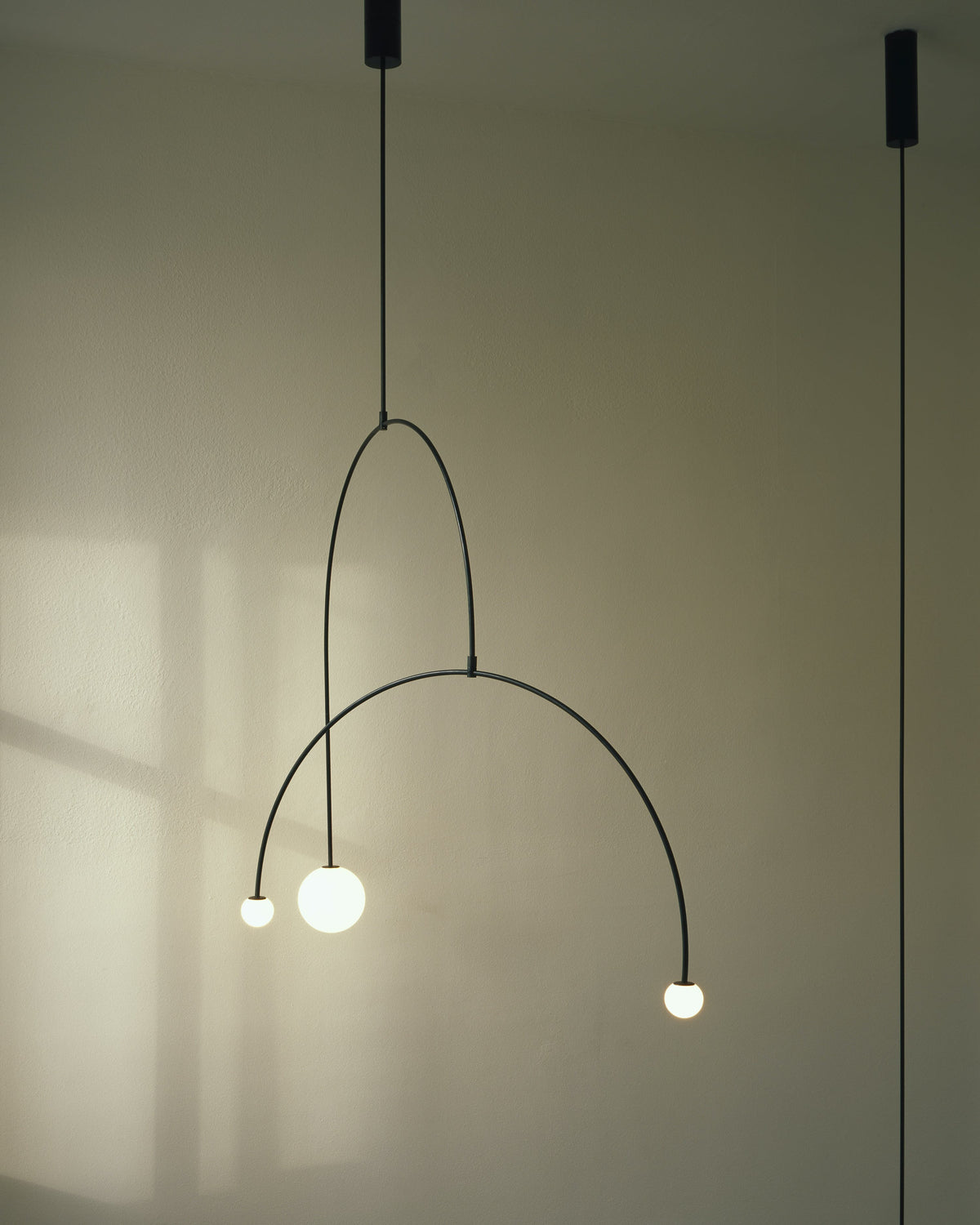 Erixy Lustre Mobile Noir Minimaliste-Cielum