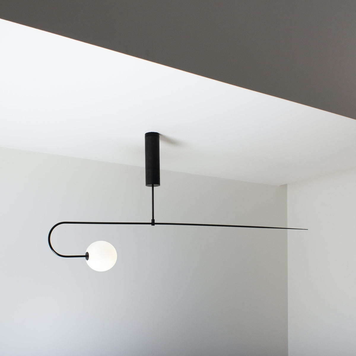 Erixy Lustre Mobile Noir Minimaliste-Cielum