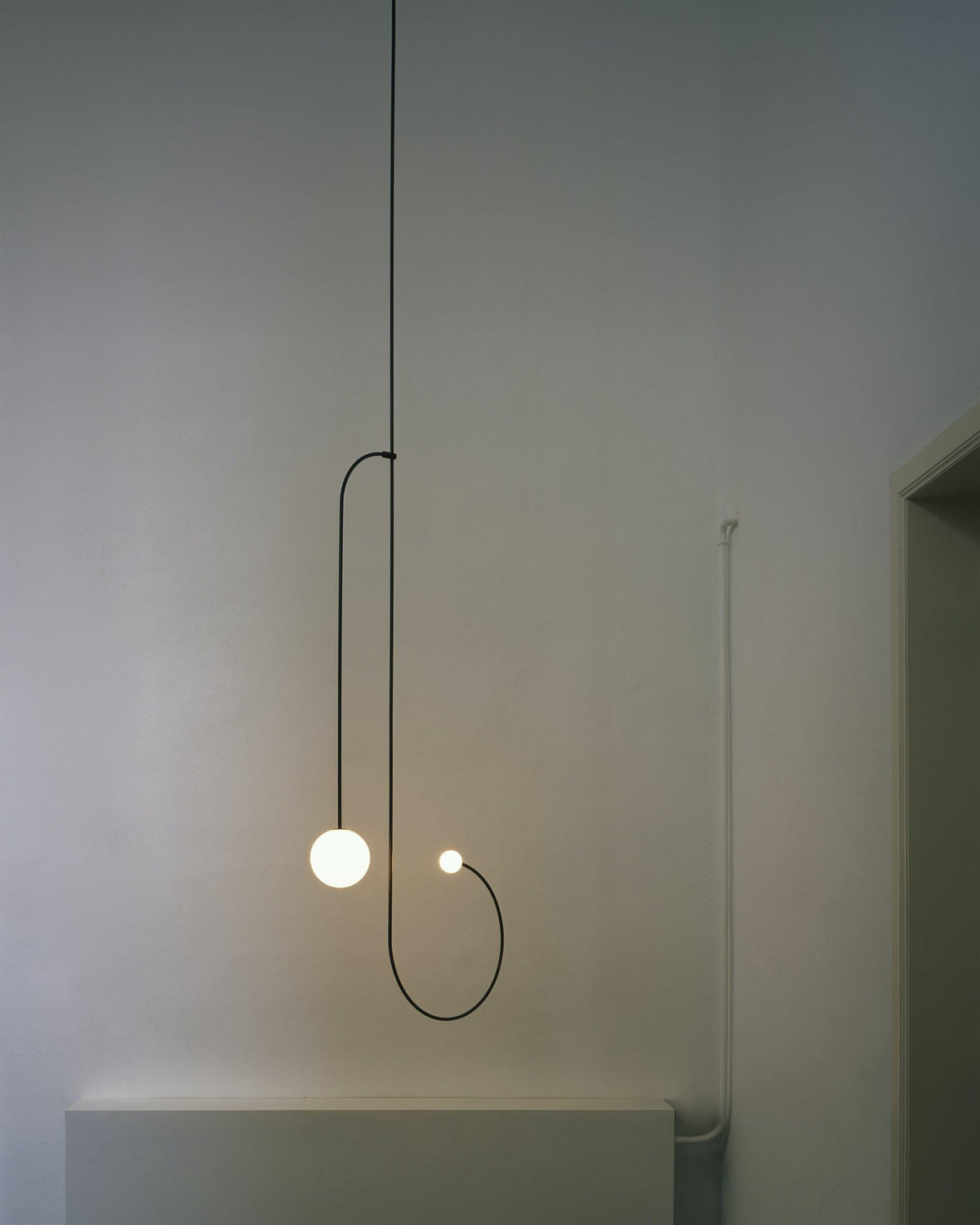 Erixy Lustre Mobile Noir Minimaliste-Cielum