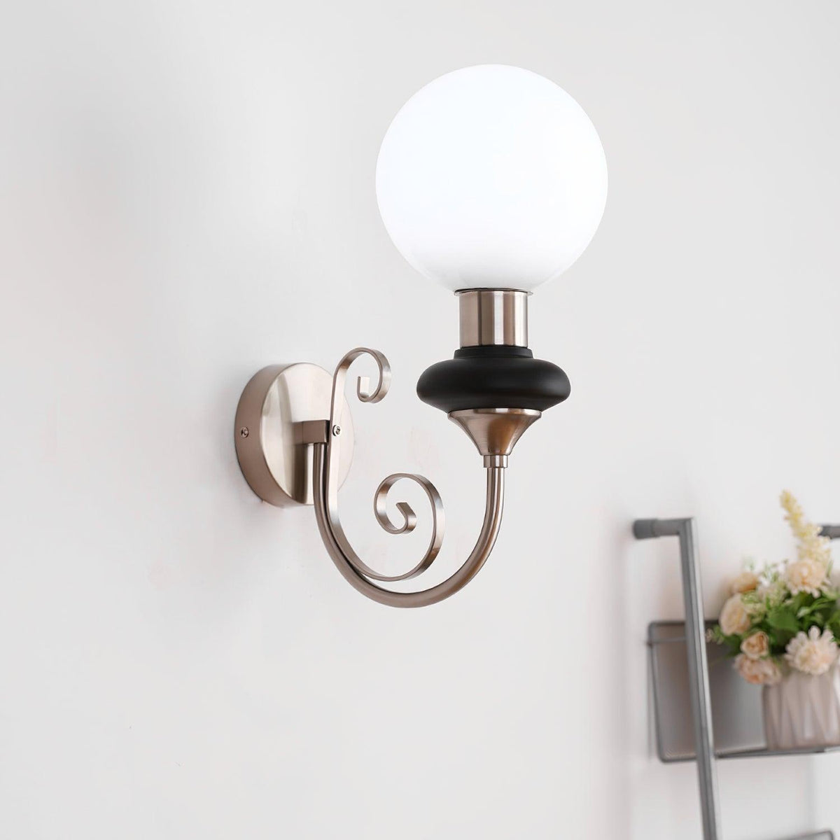 Velin Brass Wall Lamp-Neutral Decor