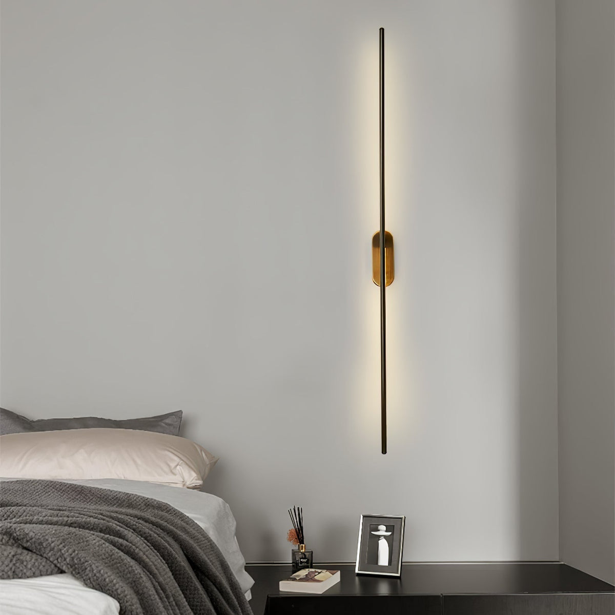 Vrysl Applique Murale avec Prise Fixe Minimaliste