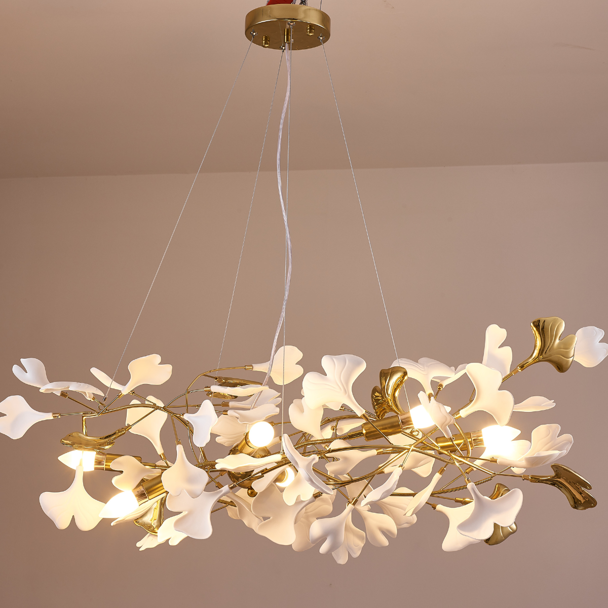 Korinor Lustre Suspension Feuille Artistic Design. Métal/Céramique. Blanc. Salon-Cielum