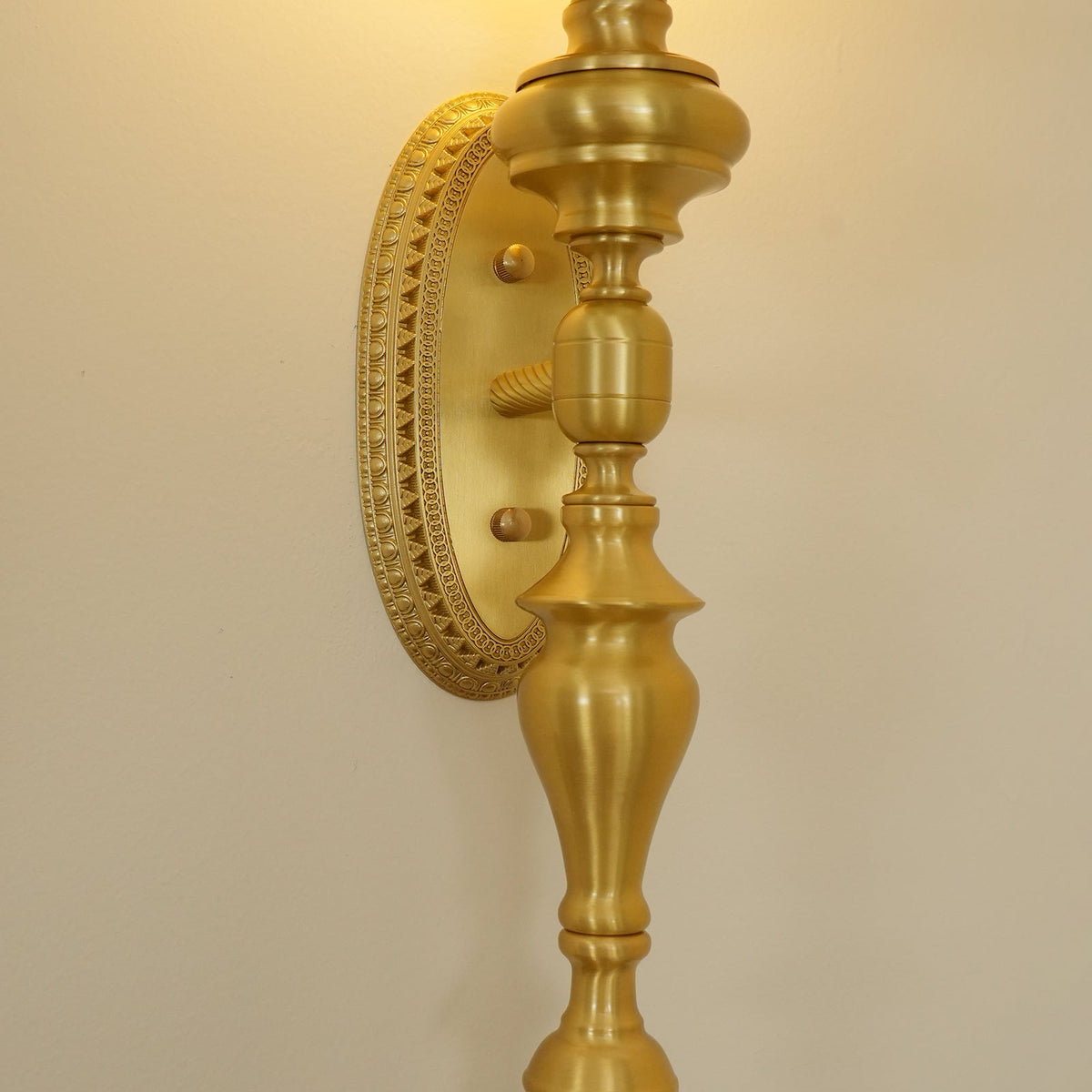 Wall Lamp Sculpted Brass Body Globe Shade Classic Elegant Statement-Neutral Decor