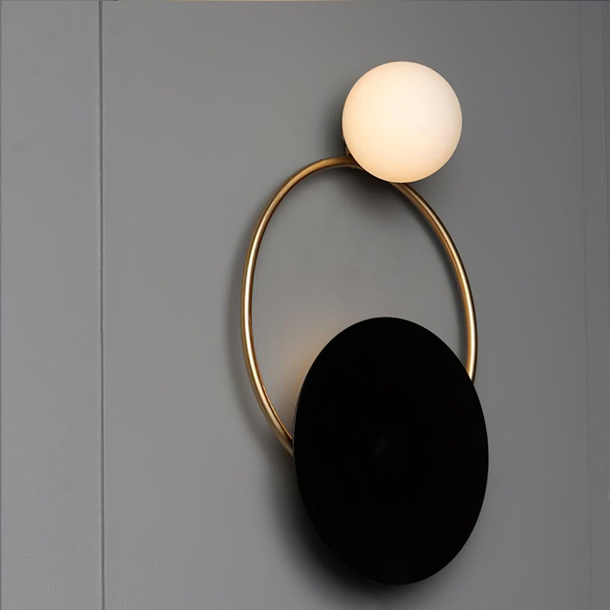 Arisha Applique Murale LED Moderne à Triple Anneau, Métal/Verre, Noir/Or, Chambre à Coucher