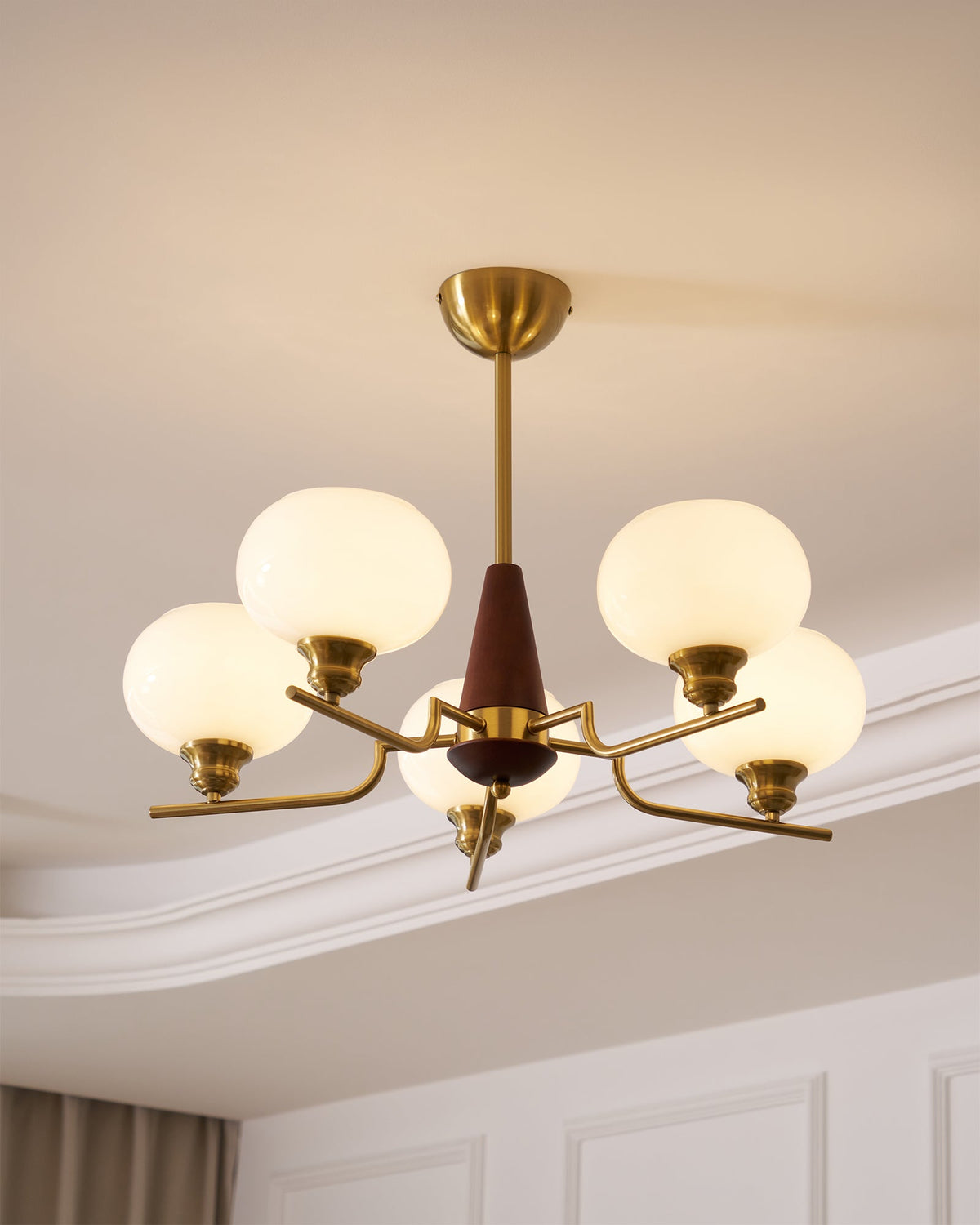 Eixor Lustre en Noyer avec Globes en Verre Opale-Cielum