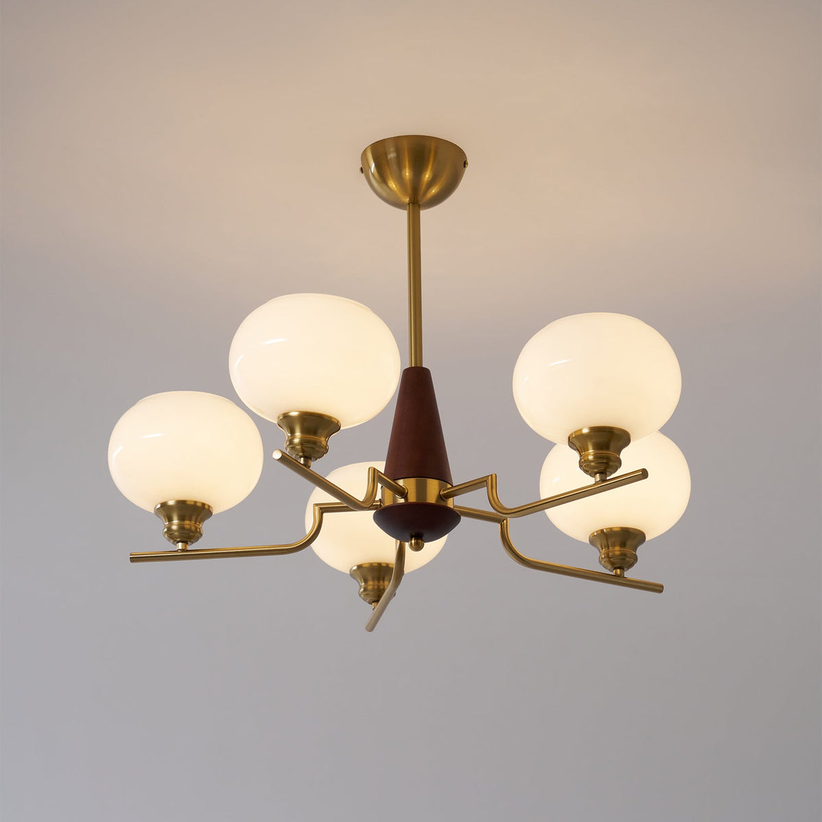 Eixor Lustre en Noyer avec Globes en Verre Opale-Cielum