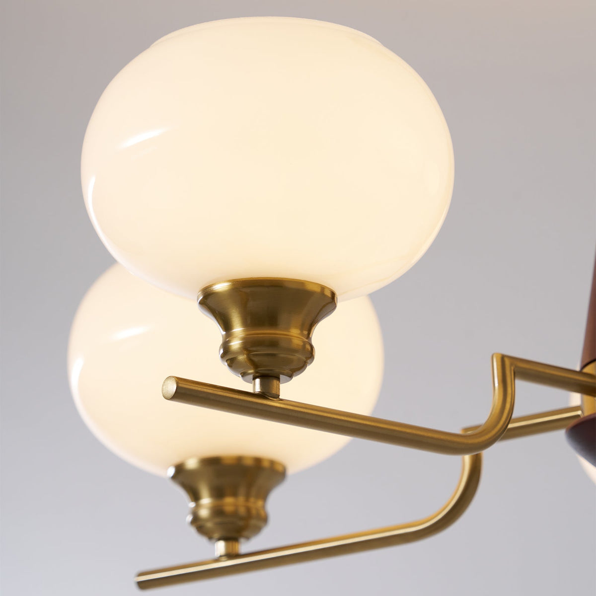 Eixor Lustre en Noyer avec Globes en Verre Opale-Cielum