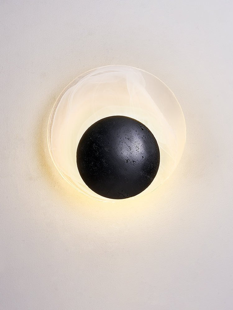 Orla Applique Murale en Coquille de Travertin Noir Cosmica Eclipse