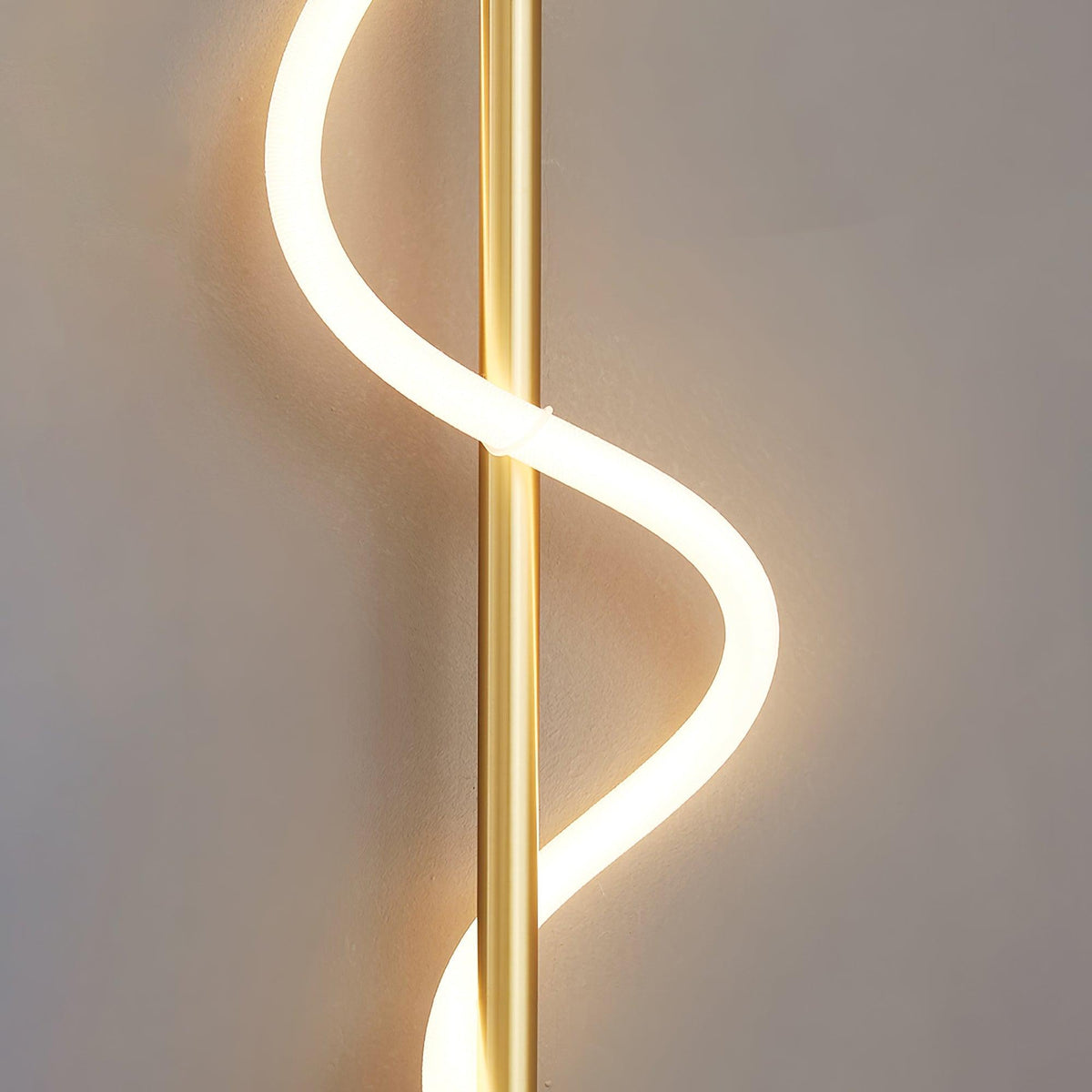Laxi Applique murale sculpturale en laiton et silicone-Cielum