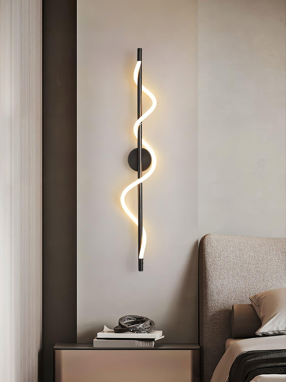 Laxi Applique murale sculpturale en laiton et silicone-Cielum