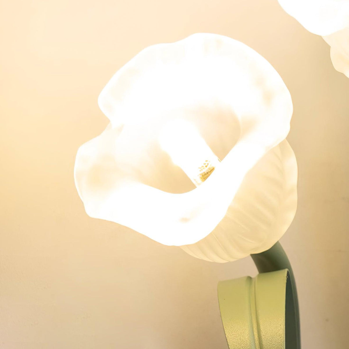 Lunafleur Lily Wall Lamp-Neutral Decor