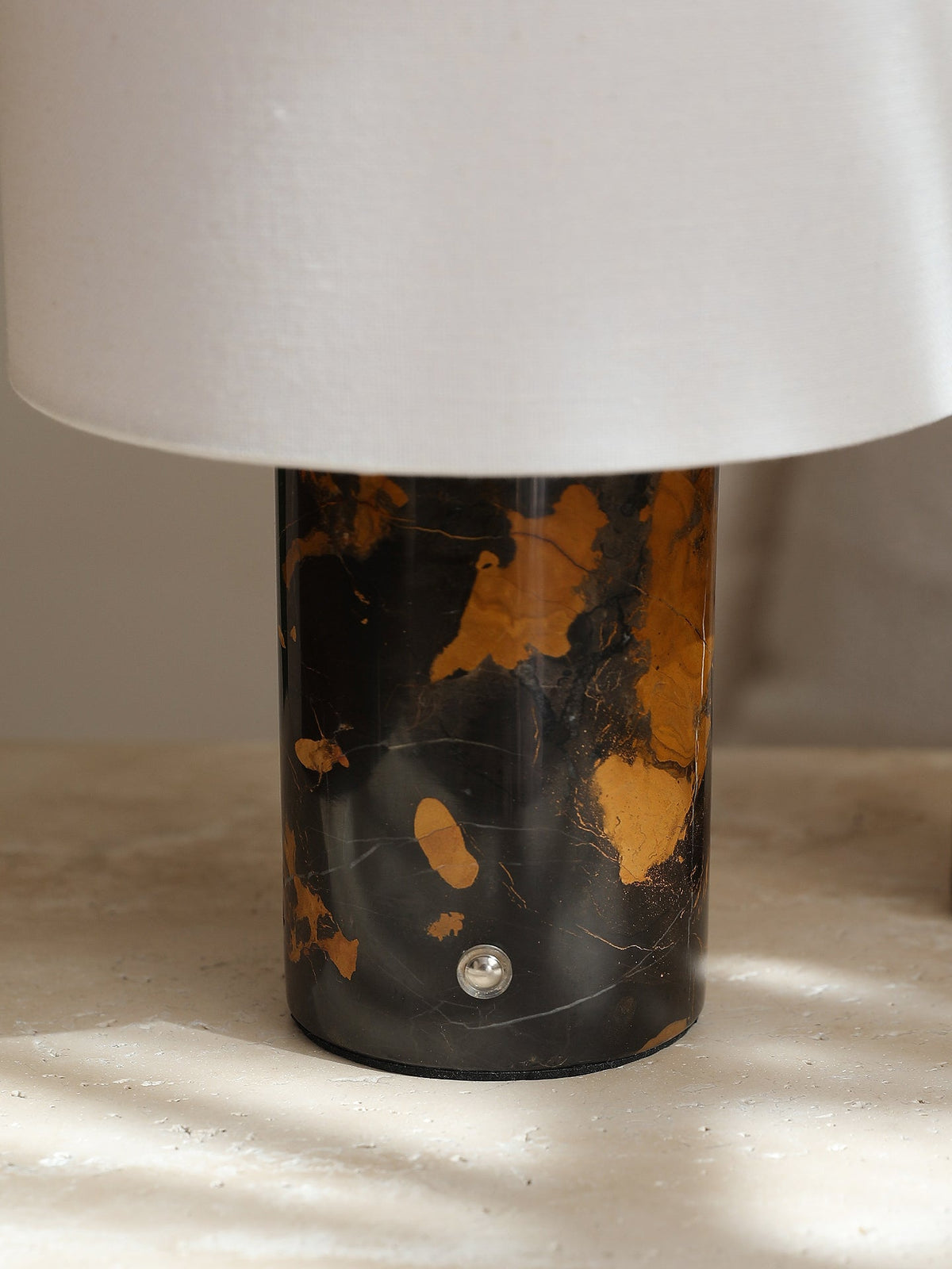 Kalvy Lampe de Table Cylindrique en Marbre Travertin