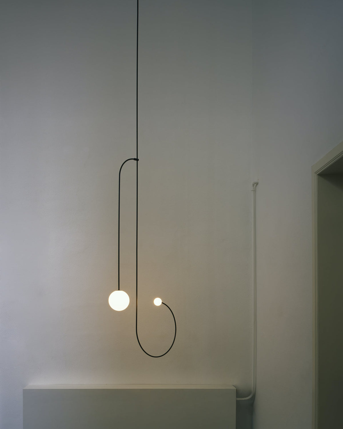 Erixy Lustre Mobile Noir Minimaliste-Cielum