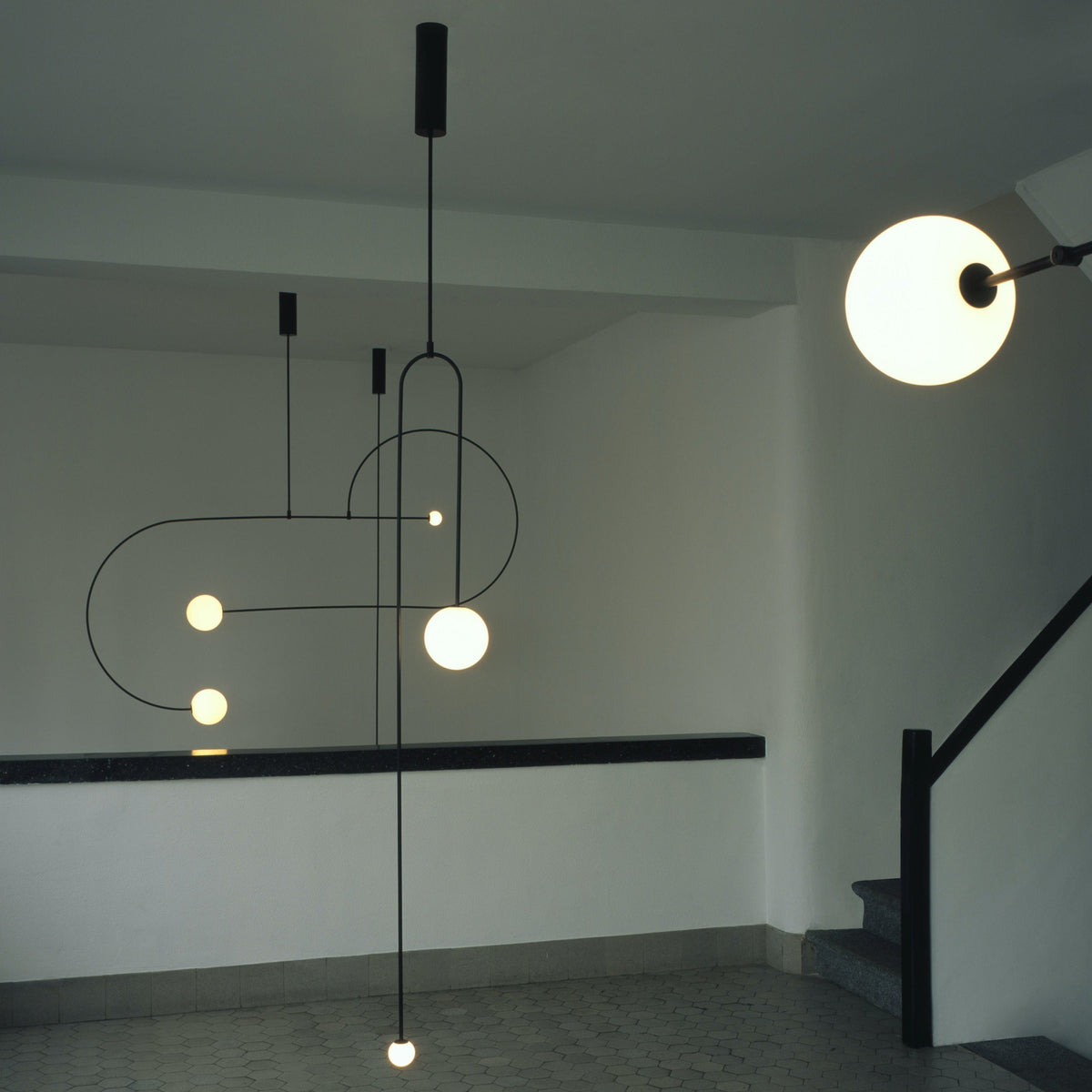 Erixy Lustre Mobile Noir Minimaliste-Cielum