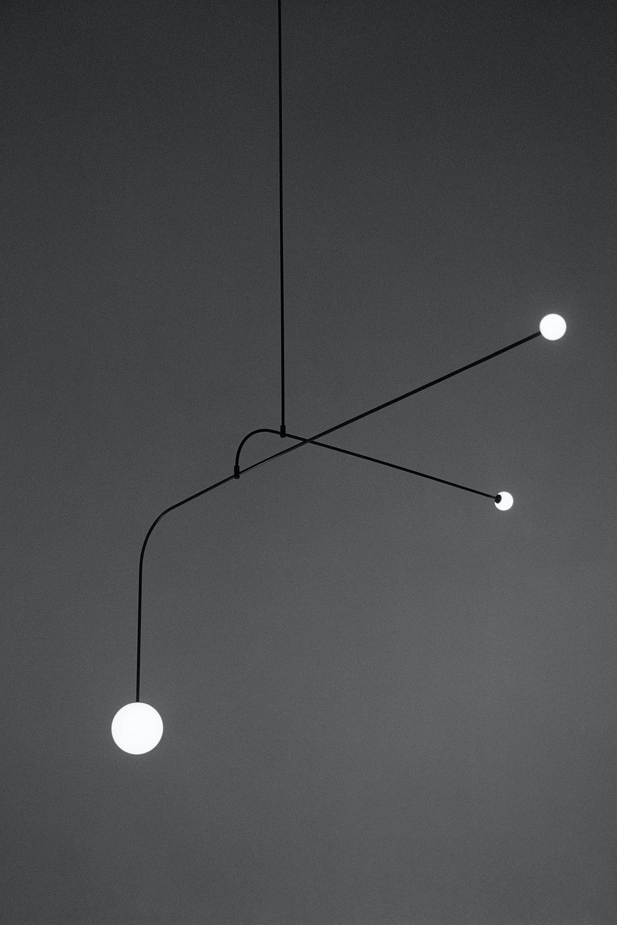 Erixy Lustre Mobile Noir Minimaliste-Cielum