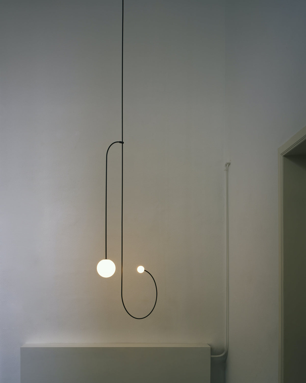 Erixy Lustre Mobile Noir Minimaliste-Cielum
