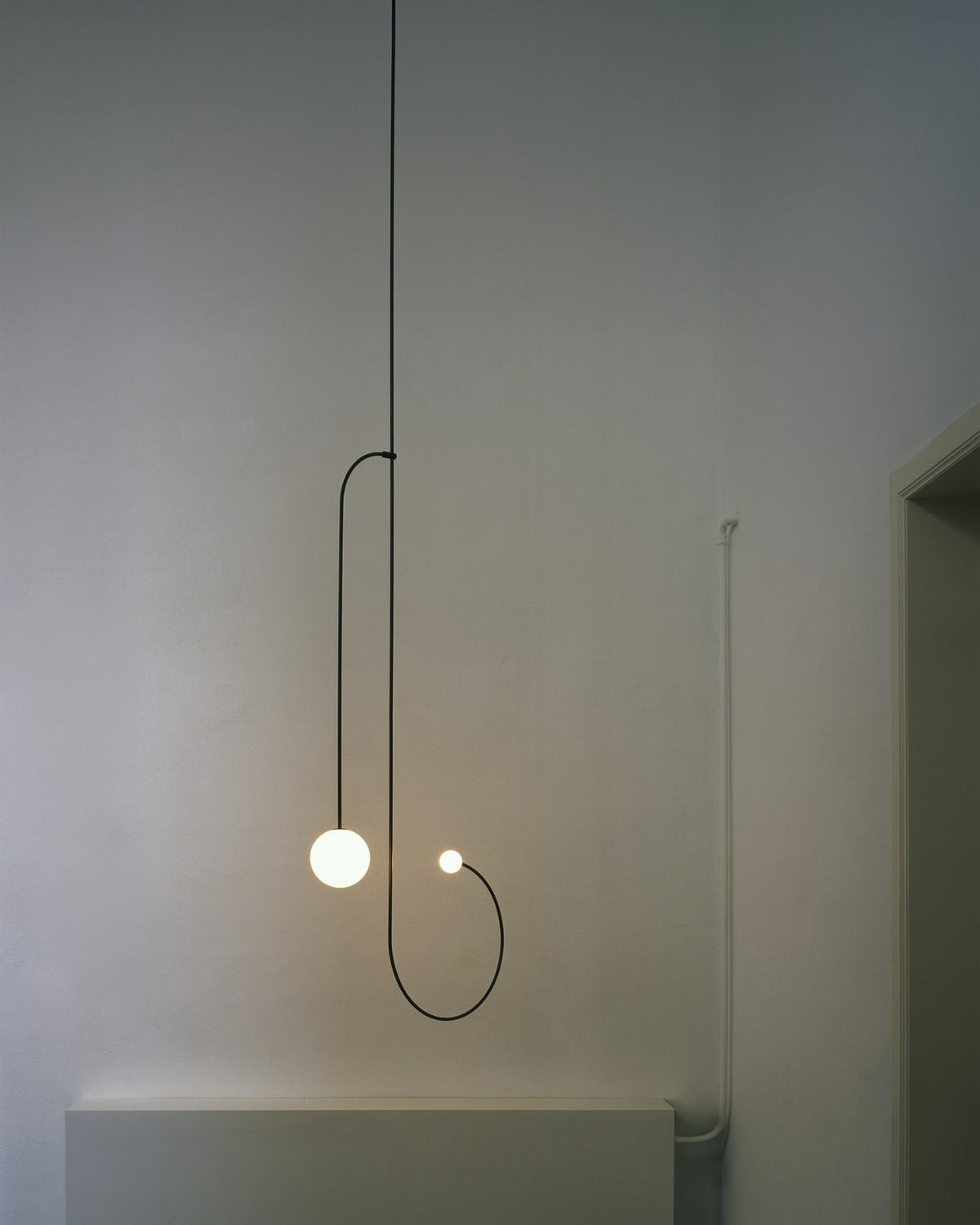 Erixy Lustre Mobile Noir Minimaliste-Cielum
