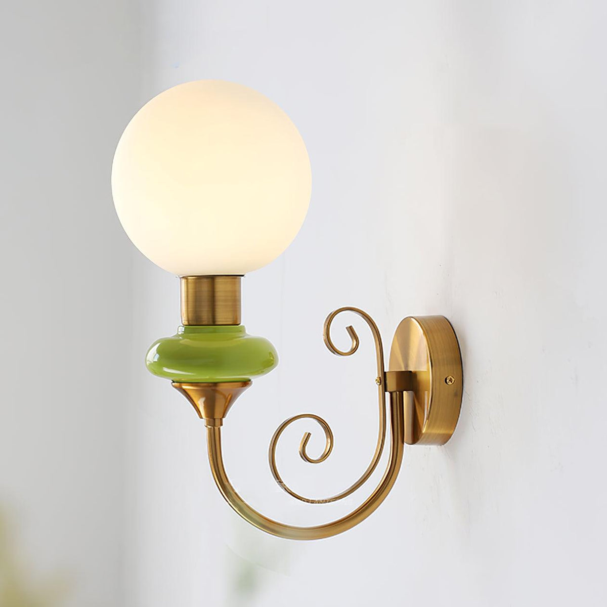 Velin Brass Wall Lamp-Neutral Decor