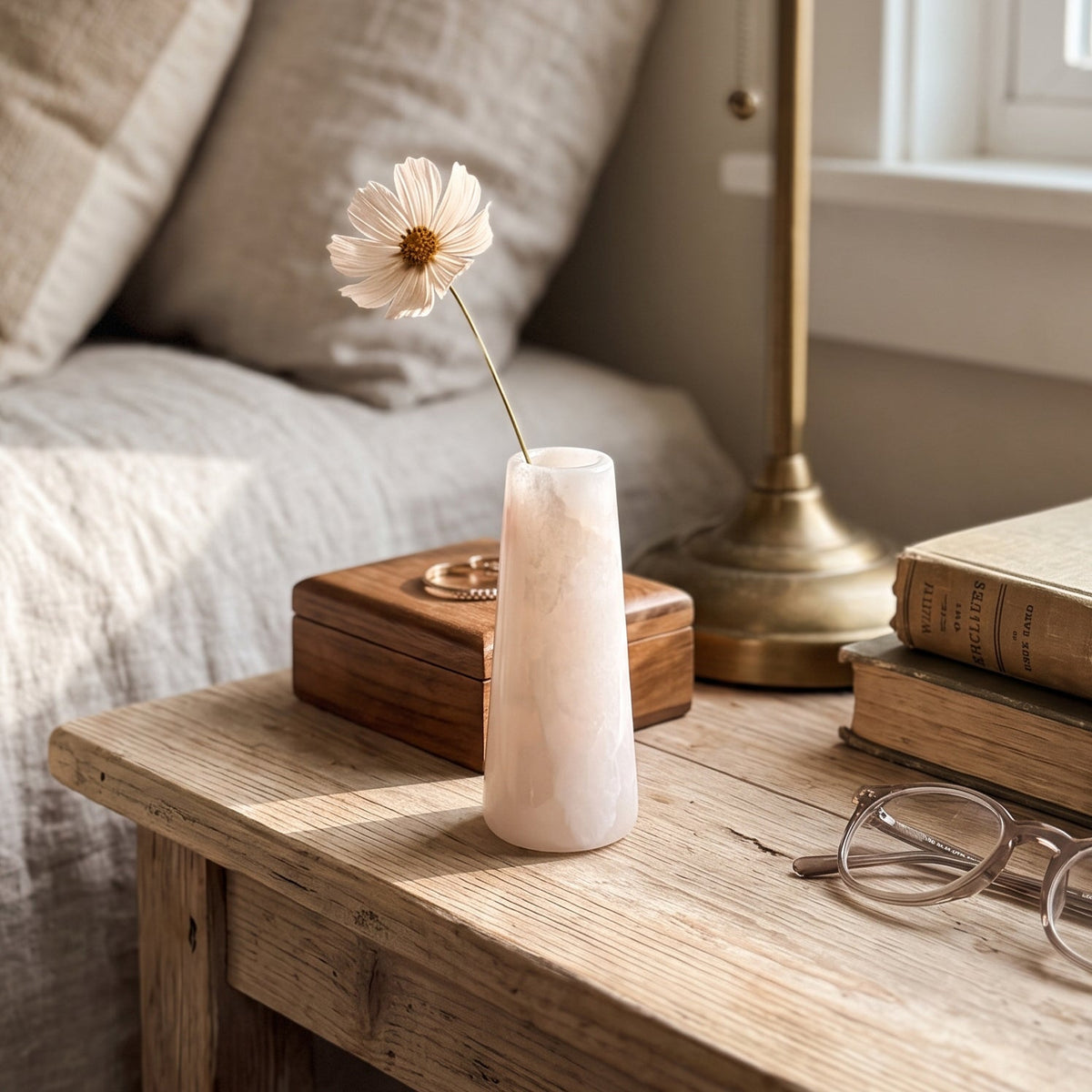 Ivercombe Vase En Pierre