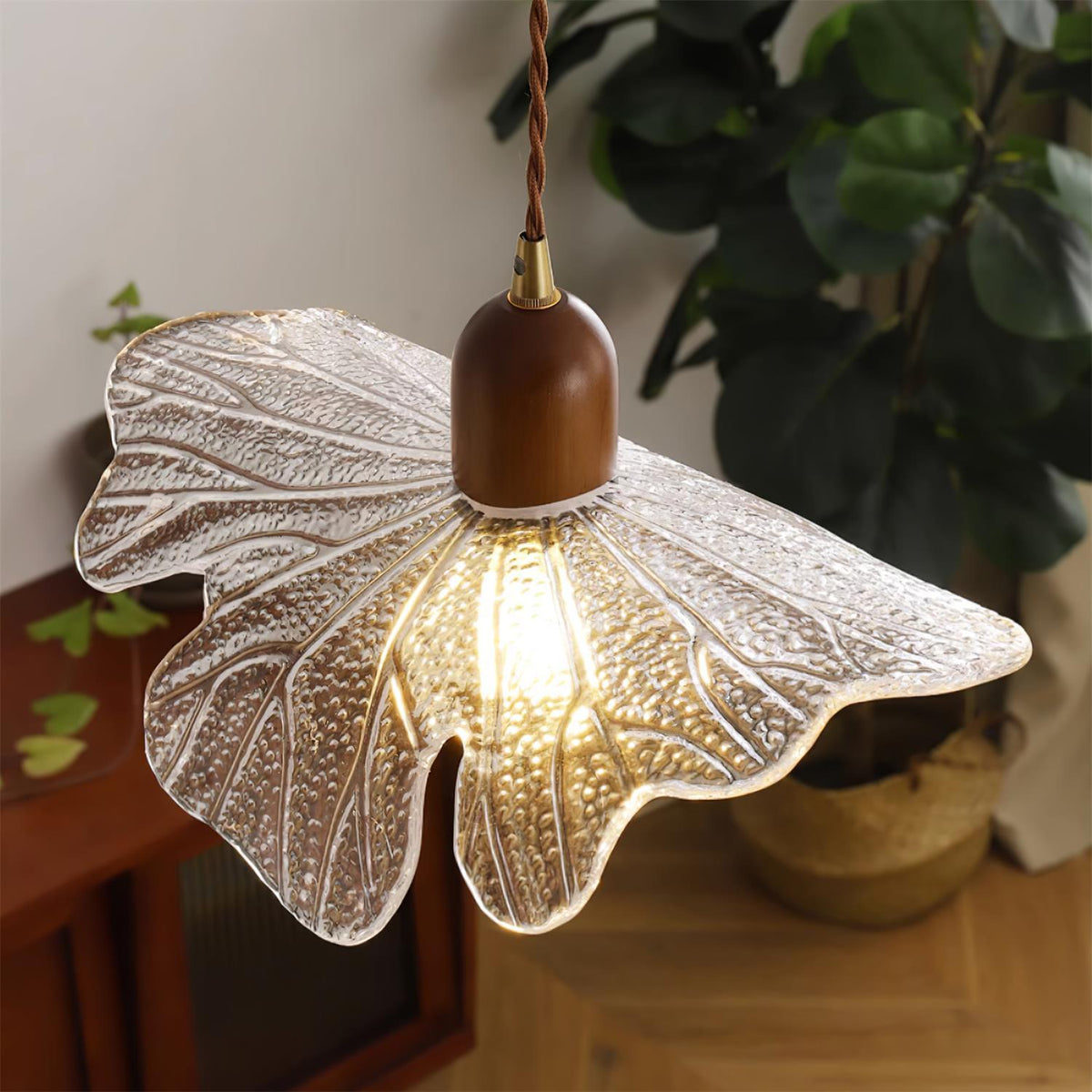 Pendant Lamp Tiffany-Style Glass Floral Shade Art-Neutral Decor